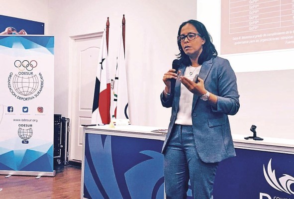 Damaris Young Young cree en el poder que tiene el deporte para transformar vidas, ya que obtuvo una beca cuando era baloncentista para prepararse como jurista. “La competición deportiva de alto rendimiento es una etapa de la vida de los atletas, mientras que la preparación académica en el ámbito que sea, condiciona la calidad de vida de los deportistas durante toda su vida”. Damaris Young Young cree en el poder que tiene el deporte para transformar vidas, ya que obtuvo una beca cuando era baloncentista para prepararse como jurista. “La competición deportiva de alto rendimiento es una etapa de la vida de los atletas, mientras que la preparación académica en el ámbito que sea, condiciona la calidad de vida de los deportistas durante toda su vida”.