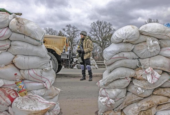 Separatistas prorrusos dicen haber evacuado a más de 300 civiles de Mariúpol. Separatistas prorrusos dicen haber evacuado a más de 300 civiles de Mariúpol.