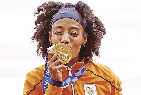 La holandesa Sifan Hassan conquistó en 5,000 metros la primera medalla de oro de las tres que persigue en los Juegos Olímpicos de Tokio. La holandesa Sifan Hassan conquistó en 5,000 metros la primera medalla de oro de las tres que persigue en los Juegos Olímpicos de Tokio.