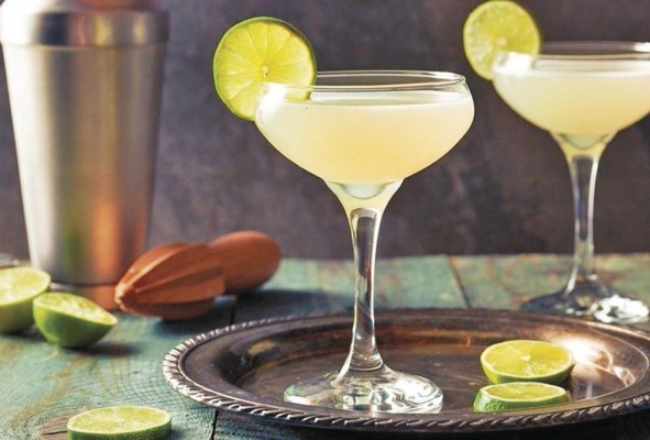 El 'daiquirí' está asociado al mítico coctelero Constante Ribalaigua. El 'daiquirí' está asociado al mítico coctelero Constante Ribalaigua.