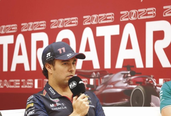 Sergio 'Checo' Pérez durante la conferencia de prensa en Catar. Sergio 'Checo' Pérez durante la conferencia de prensa en Catar.