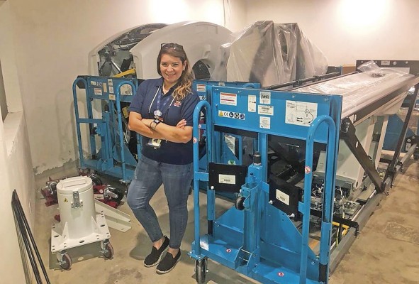 El ingeniero biomédico es un profesional que conoce y aplica los conocimientos de la ingeniería en los campos de la salud. En la imagen Joany Delgado El ingeniero biomédico es un profesional que conoce y aplica los conocimientos de la ingeniería en los campos de la salud. En la imagen Joany Delgado