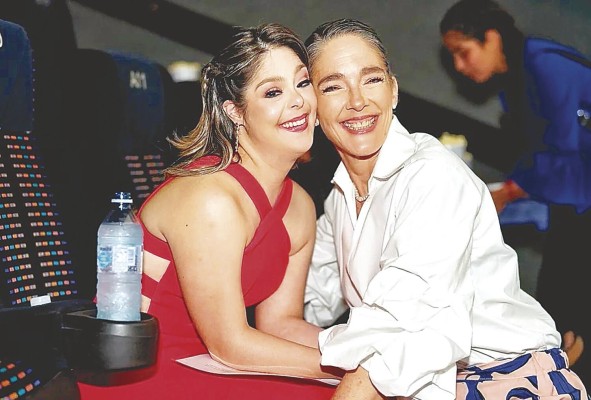 Majo junto a su madre Mireya Arias, durante la presentación del documental 'Sin etiquetas ni excusas, solo Majo'. Majo junto a su madre Mireya Arias, durante la presentación del documental 'Sin etiquetas ni excusas, solo Majo'.