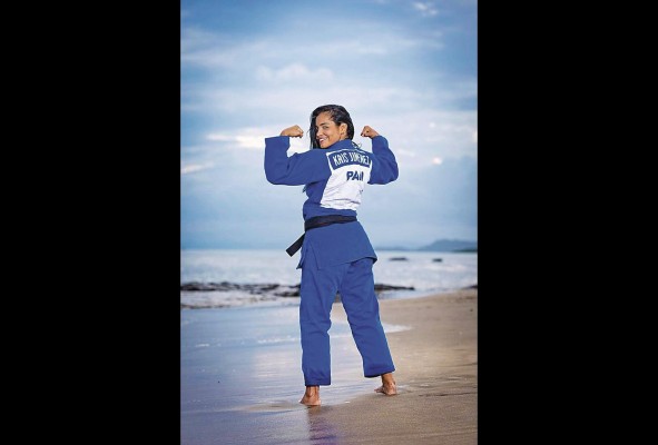 La joven deportista procura llevar en alto a Panamá. La joven deportista procura llevar en alto a Panamá.