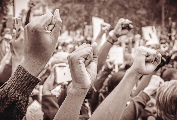 Panamá ha pasado a adoptar una democracia minimalista schumpeteriana la cual se cumple con elecciones libres. Panamá ha pasado a adoptar una democracia minimalista schumpeteriana la cual se cumple con elecciones libres.