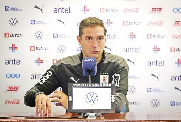 Diego Alonso, entrenador de la Selección de Uruguay Diego Alonso, entrenador de la Selección de Uruguay