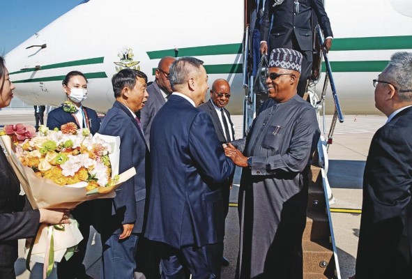 El vicepresidente de Nigeria, Kashim Shettima, otro de los invitados a la cita. El vicepresidente de Nigeria, Kashim Shettima, otro de los invitados a la cita.