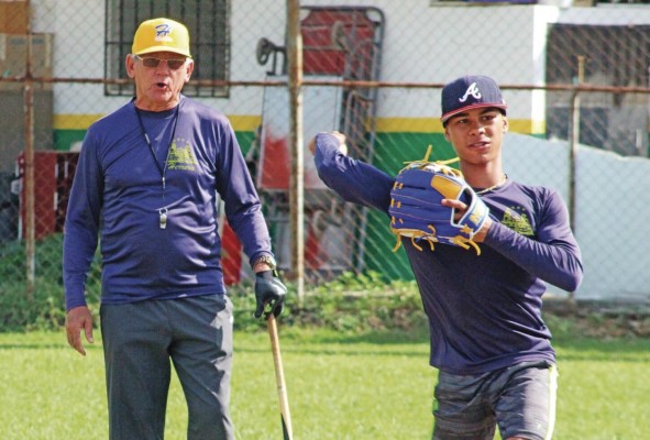 Israel Delgado observa a Miguel Pérez en un entrenamiento del equipo herrerano.</span>, <span class=image-description id=m224-223-225>Israel Delgado observa a Miguel Pérez en un entrenamiento del equipo herrerano.</span>, <span class=image-description id=m234-233-235>I</span>, <span class=image-description id=m244-243-245>Israel Delgado observa a Miguel Pérez en un entrenamiento del equipo herrerano. Israel Delgado observa a Miguel Pérez en un entrenamiento del equipo herrerano.</span>, <span class=image-description id=m224-223-225>Israel Delgado observa a Miguel Pérez en un entrenamiento del equipo herrerano.</span>, <span class=image-description id=m234-233-235>I</span>, <span class=image-description id=m244-243-245>Israel Delgado observa a Miguel Pérez en un entrenamiento del equipo herrerano.