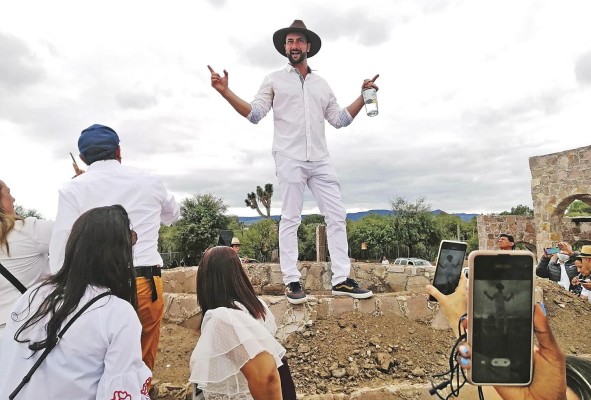 Expertos hablan sobre el proceso de producción del mezcal. Expertos hablan sobre el proceso de producción del mezcal.