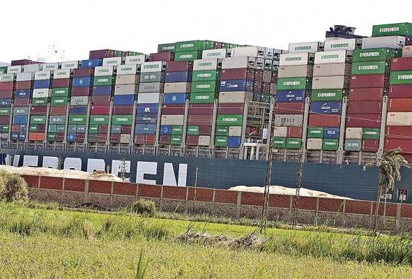 La justicia egipcia mantiene retenido el buque Ever Given en el Canal de Suez. La justicia egipcia mantiene retenido el buque Ever Given en el Canal de Suez.