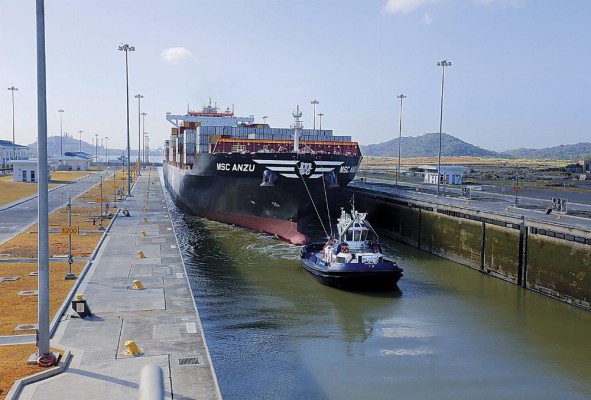 El Canal de Panamá conecta 180 rutas marítimas que llegan a 1.920 puertos en 170 países. El Canal de Panamá conecta 180 rutas marítimas que llegan a 1.920 puertos en 170 países.