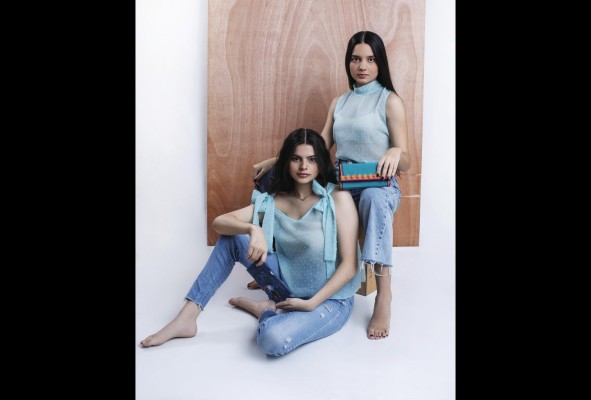 Las diseñadoras Mariana Medina y Zaida Robertz han dado viva a la colección cápsula “Luz”. Las diseñadoras Mariana Medina y Zaida Robertz han dado viva a la colección cápsula “Luz”.