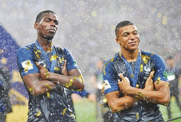 Paul Pogba y Kylian Mbappé durante la Copa Mundial de Rusia 2018. Paul Pogba y Kylian Mbappé durante la Copa Mundial de Rusia 2018.