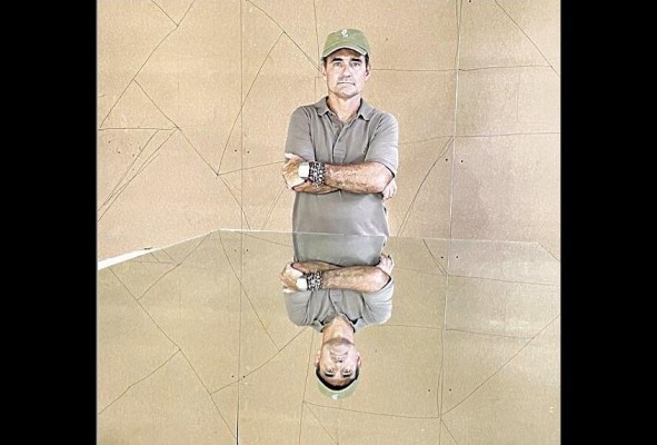 El artista Eduardo Navarro El artista Eduardo Navarro