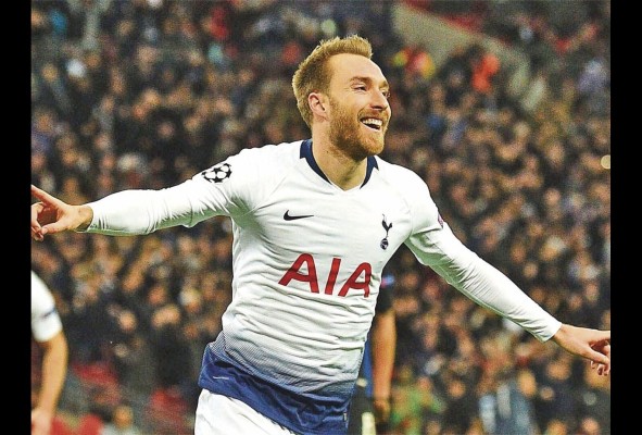Eriksen recibió su primera convocatoria con la selección absoluta de Dinamarca en febrero de 2010. Eriksen recibió su primera convocatoria con la selección absoluta de Dinamarca en febrero de 2010.