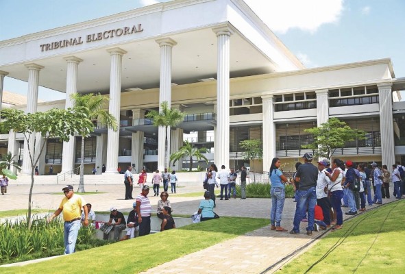 El Tribunal Electoral vigila que se cumplan las normas del Código Electoral. El Tribunal Electoral vigila que se cumplan las normas del Código Electoral.