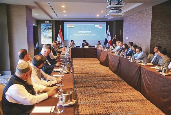 Vistas de la reunión entre empresarios panameños y de la India. Vistas de la reunión entre empresarios panameños y de la India.