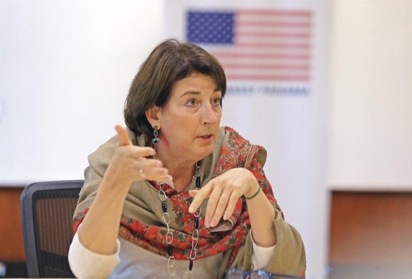 Marta Youth, subsecretaria adjunta principal de la oficina de Población, Refugiados y Migración del Departamento de Estado de EE.UU., durante su intervención en Panamá. Marta Youth, subsecretaria adjunta principal de la oficina de Población, Refugiados y Migración del Departamento de Estado de EE.UU., durante su intervención en Panamá.