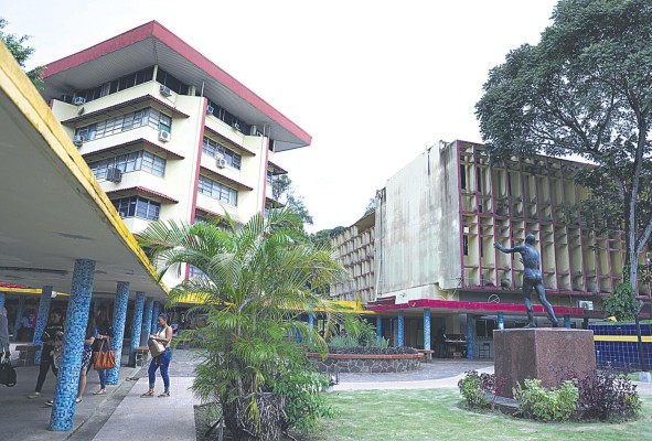 La Universidad de Panamá recibió a 10 mil nuevos estudiantes, la matrícula es gratuita. La Universidad de Panamá recibió a 10 mil nuevos estudiantes, la matrícula es gratuita.