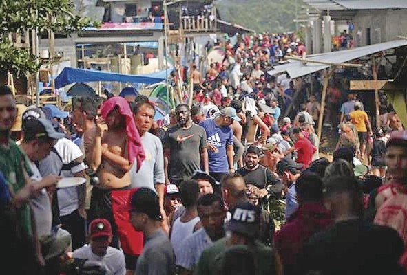 Guiados por videos que inundan las redes sociales y el relato de conocidos, la desinformación y el engaño acentúan la crisis migratoria. Guiados por videos que inundan las redes sociales y el relato de conocidos, la desinformación y el engaño acentúan la crisis migratoria.