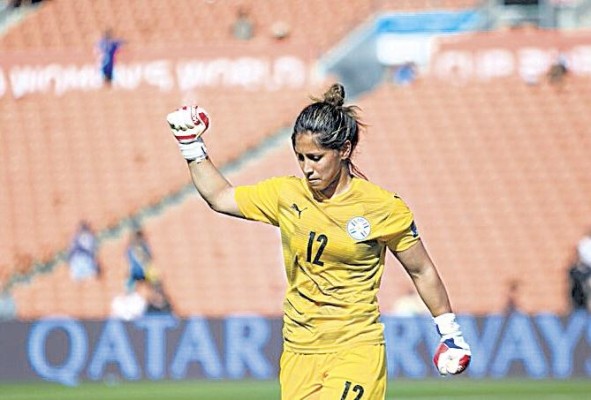 La portera Alicia Bobadilla fue fundamental para la clasificación de Paraguay; ante Panamá buscará reafirmar su valía. La portera Alicia Bobadilla fue fundamental para la clasificación de Paraguay; ante Panamá buscará reafirmar su valía.