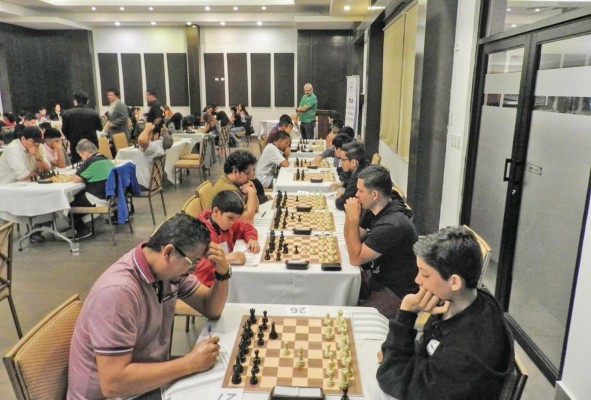 En la contienda participaron dieciocho jugadores. En la contienda participaron dieciocho jugadores.