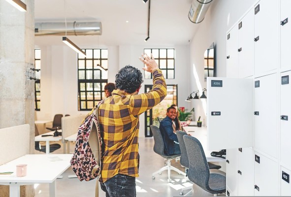 Esta idea surgió para atraer al talento con edades entre 18 y 26 años a empresas con puestos de trabajo de oficina. Esta idea surgió para atraer al talento con edades entre 18 y 26 años a empresas con puestos de trabajo de oficina.