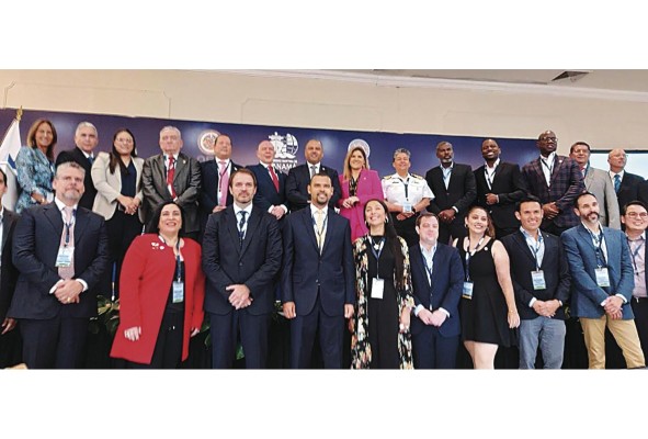 A la actividad asistieron representantes de autoridades portuarias nacionales de las Américas, directores generales de puertos, tomadores de decisiones de los sectores público y privado A la actividad asistieron representantes de autoridades portuarias nacionales de las Américas, directores generales de puertos, tomadores de decisiones de los sectores público y privado