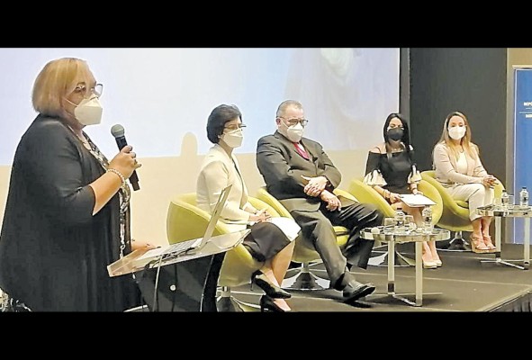 Un panel de médicos destacó la importancia de la vacunación y lanzan campaña 'Vacúnate a tiempo Panamá' Un panel de médicos destacó la importancia de la vacunación y lanzan campaña 'Vacúnate a tiempo Panamá'