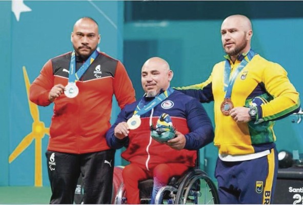 Rey Dimas (iz.) ganador de medalla de plata en los Parapanamericanos en Chile. Rey Dimas (iz.) ganador de medalla de plata en los Parapanamericanos en Chile.