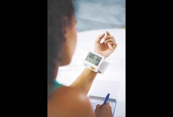 La actividad física frecuente y una dieta balanceada son claves para evitar la hipertensión. La actividad física frecuente y una dieta balanceada son claves para evitar la hipertensión.