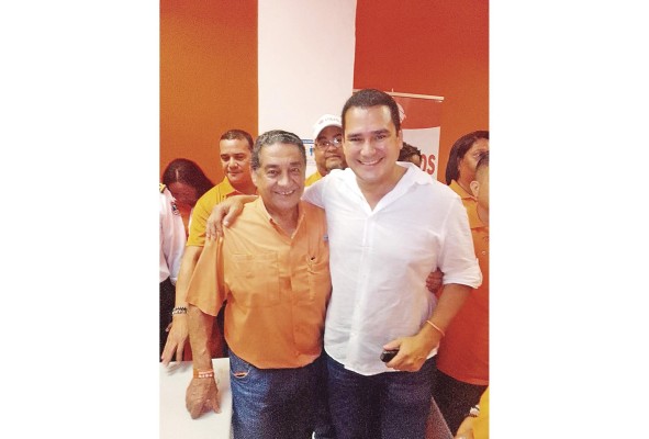 José Alberto Álvarez (i) junto al candidato a la Alcaldía de Panamá, Raúl Rodríguez (d). José Alberto Álvarez (i) junto al candidato a la Alcaldía de Panamá, Raúl Rodríguez (d).
