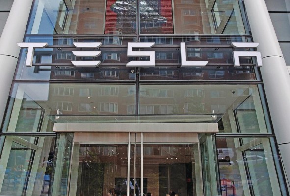 En 11 meses de 2020, la capitalización bursátil de Tesla se multiplicó por cinco. En 11 meses de 2020, la capitalización bursátil de Tesla se multiplicó por cinco.