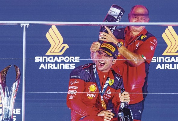Carlos Sainz se llevó la victoria en el GP de Singapur. Carlos Sainz se llevó la victoria en el GP de Singapur.