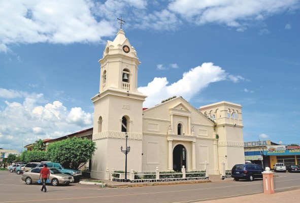 Iglesia San Juan Bautista, en Aguadulce Iglesia San Juan Bautista, en Aguadulce