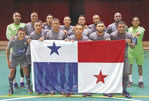 De Izq. a Der. Jaime Londoño, Aquiles Campos, Ricardo Ledezma, Édgar Rivas, Carlos Pérez, Nagdiel Del Rosario, Óscar Hinks, Jaime Peñaloza. Agachados: Ruman Milord, Abdiel Ortiz, Abdiel Castrellón, José Ábrego, Allan Aparicio y Alfonso Maquensi. De Izq. a Der. Jaime Londoño, Aquiles Campos, Ricardo Ledezma, Édgar Rivas, Carlos Pérez, Nagdiel Del Rosario, Óscar Hinks, Jaime Peñaloza. Agachados: Ruman Milord, Abdiel Ortiz, Abdiel Castrellón, José Ábrego, Allan Aparicio y Alfonso Maquensi.