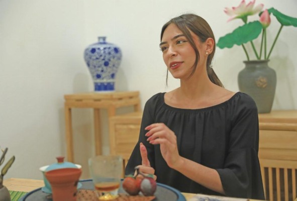 Samantha Fung,con ascendencia china, fue nuestra anfitriona. Samantha Fung,con ascendencia china, fue nuestra anfitriona.