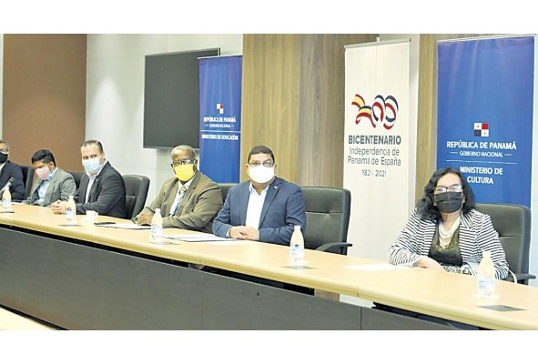 Mesa principal en la Sala de juntas de Micultura, donde se llevó a cabo la ceremonia. Mesa principal en la Sala de juntas de Micultura, donde se llevó a cabo la ceremonia.