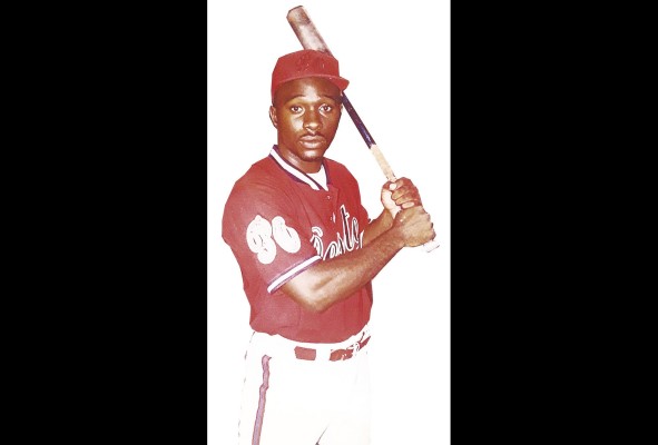 El capitalino Abdiel Cumbertbach ha sido uno de los más hábiles robadores de bases, en la historia de la pelota juvenil panameña. El capitalino Abdiel Cumbertbach ha sido uno de los más hábiles robadores de bases, en la historia de la pelota juvenil panameña.