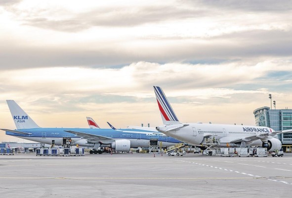 Los nuevos vuelos hacia China y el resto de la oferta de destinos en Asia se suman a los 318 destinos y 118 países a los que llega Air France-KLM. Los nuevos vuelos hacia China y el resto de la oferta de destinos en Asia se suman a los 318 destinos y 118 países a los que llega Air France-KLM.
