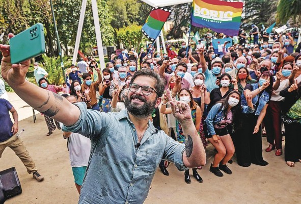 Boric aumentó la participación juvenil en los comicios y abogó por los derechos de las comunidades minoritarias. Boric aumentó la participación juvenil en los comicios y abogó por los derechos de las comunidades minoritarias.