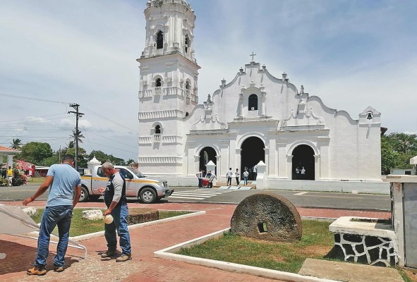 La Basílica Menor de Santiago Apóstol es un punto a visitar durante el recorrido. La Basílica Menor de Santiago Apóstol es un punto a visitar durante el recorrido.