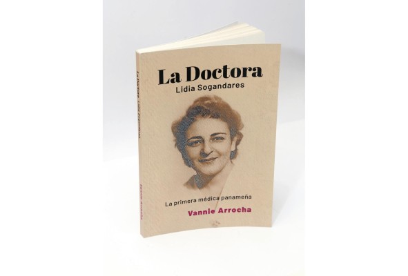 Portada del libro 'La Doctora, Lidia Sogandares, La primera médica panameña'. Portada del libro 'La Doctora, Lidia Sogandares, La primera médica panameña'.