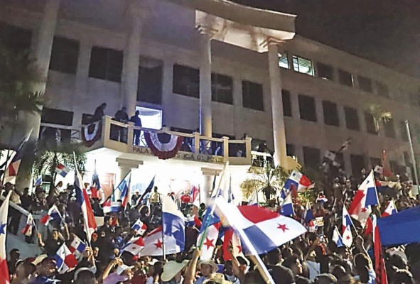 Marchas, y una vigilia que empezó hace dos semanas y continúa en la Corte Suprema de Justicia. Marchas, y una vigilia que empezó hace dos semanas y continúa en la Corte Suprema de Justicia.