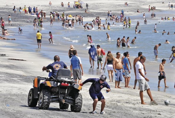 El Ministerio de Salud recomienda que las visitas a las playas sean dentro de la burbuja familiar. El Ministerio de Salud recomienda que las visitas a las playas sean dentro de la burbuja familiar.