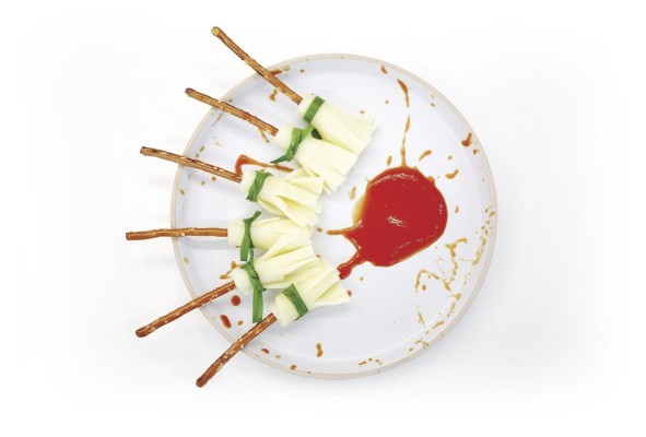 Escobas con palillos de 'pretzel', receta del chef John Motta. Escobas con palillos de 'pretzel', receta del chef John Motta.