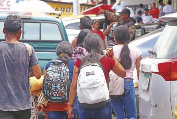 Los migrantes salen de Paso Canoas y toman un autobús que los cruza por Costa Rica hasta Nicaragua. Los migrantes salen de Paso Canoas y toman un autobús que los cruza por Costa Rica hasta Nicaragua.