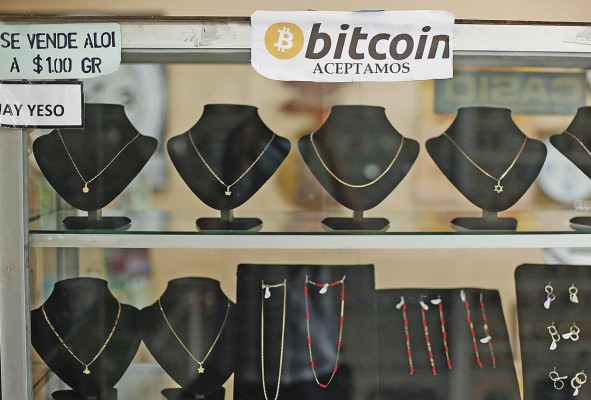 Artículos de joyería expuestos en una tienda que acepta pagos en bitcóin, el 5 de septiembre de 2022 en San Salvador. Artículos de joyería expuestos en una tienda que acepta pagos en bitcóin, el 5 de septiembre de 2022 en San Salvador.