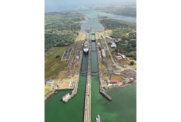 El Canal y la ciudad de Panamá, a vuelo de pájaro El Canal y la ciudad de Panamá, a vuelo de pájaro