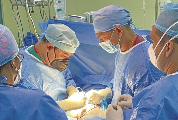 La operación es conocida como reparación de mielomeningocele. La operación es conocida como reparación de mielomeningocele.